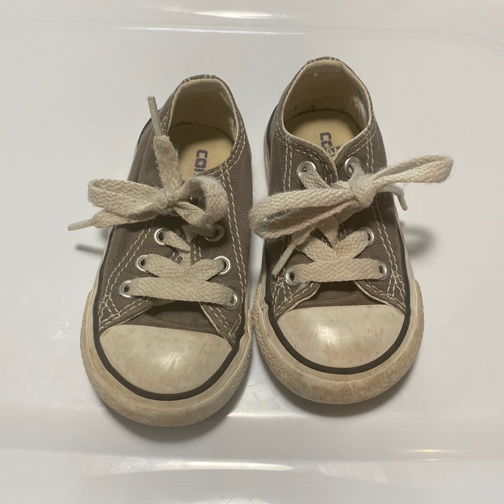 Boys converse
